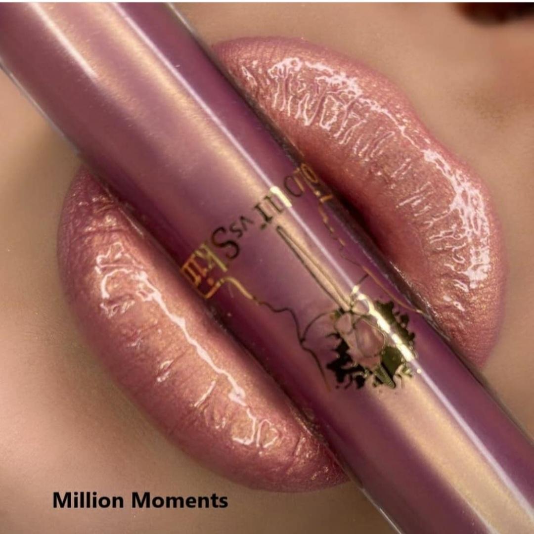 Million Moments Lip Strobe non sticky lip gloss